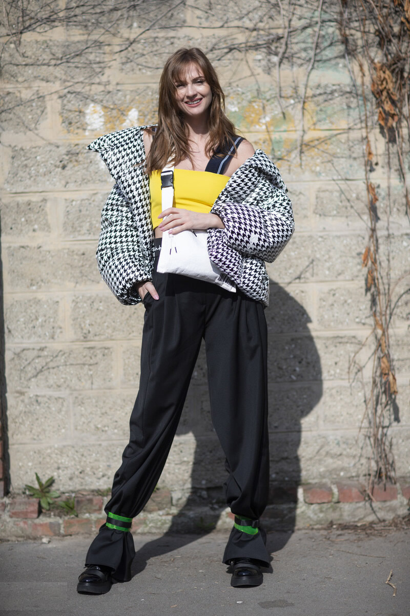 小個子女生怎么穿搭羽絨服顯高(小個子女生顯高羽絨服穿搭技巧2025)