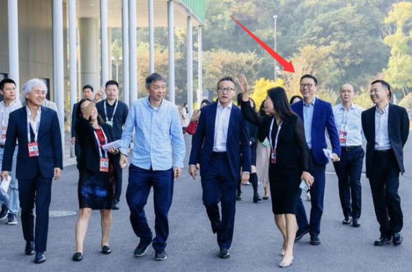 那個坐在馬云身邊的白衣少年,扛起了阿里云的未來 阿里云 科技大佬 站長故事 第2張