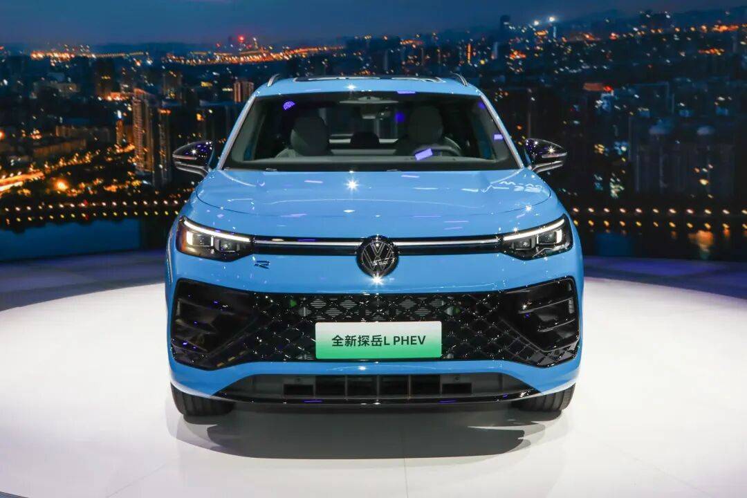 2025廣州車(chē)展亮相！全新探岳L PHEV接棒探岳GTE，黑化外觀配電子懷擋