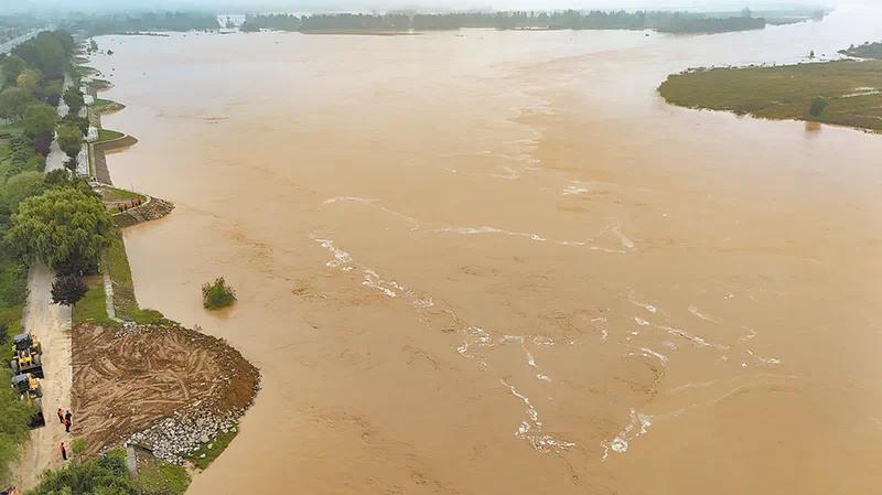 渭南市全力應(yīng)對渭河1號洪水